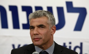 Yaïr Lapid, leader de Yesh Atid, le parti israélien arrivé deuxième lors des législatives, le 23 janvier 2013, à Tel Aviv.