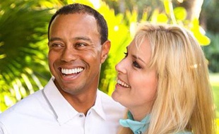 Le golfeur Tiger Woods et la skieuse Lindsey Vonn posent pour officialiser leur relation amoureuse, le 18 mars 2013.