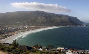 La municipalité sud-africaine du Cap a posé son premier filet anti-requins près d'une de ses plages les plus renommées, Fish Hoek beach, mais pour l'instant uniquement à titre expérimental, a-t-on appris auprès de la mairie.