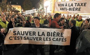 Environ 250 personnes ont dénoncé le projet de loi examiné ce mardi au Sénat.
