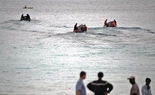 Opération de sauvetage à la suite du crash d'un avion de la Yemenia à l'approche de l'aéroport de Moroni, le 3 juillet 2009
