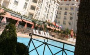 La façade de l'hôtel Majestic à Cannes, en mai 2009.