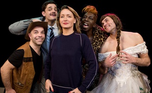 Julie Ferrier, entourée d'Arnaud Maillard, Matthieu Pillard, Kova Rea et Mickael Fau (de g. à dr.).