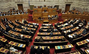 La troïka des créanciers internationaux de la Grèce a différé sa mission à Athènes au mois de janvier et gelé le versement d'un prêt d'un milliard d'euros faute d'avoir obtenu la mise en oeuvre de réformes demandées, a annoncé samedi la Commission européenne.
