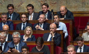 François Ruffin (en chemise) et à sa droite François de Rugy, lors de l'élection de ce dernier comme président de l'Assemblée nationale, en juin 2017. (archives)
