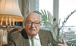Jean-Marie Le Pen déplore des présences immigrées « urticantes » en France.