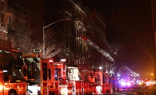 Un incendie dans un immeuble de New York a fait au moins 12 victimes, le 28 décembre 2017.