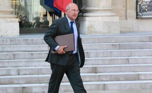 Malgré la mission confiée par le gouvernement à l'ex-président de La Poste Jean-Paul Bailly, la question du travail du dimanche a continué jeudi d'alimenter les débats, le ministre du Travail Michel Sapin n'excluant pas de légiférer sur cet épineux dossier, comme l'a réclamé le jour même la CGT.