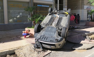 Le boulevard de la République à Cannes ce dimanche 4 octobre, après les orages meurtriers.