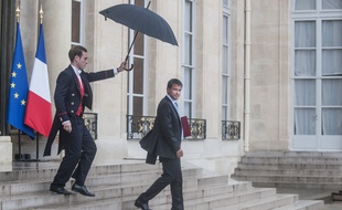 French Prime Minister Manuel Valls leaves the Elysee presidential palace after a meeting with the French president. Francois Hollande asked Valls to form a new government following a much-criticised show of insubordination by the country's firebrand economy minister. A presidency statement said Valls had offered the resignation of his government "a formality that allows him to form a new cabinet " and the new line-up would be announced on August 26. Paris, France - 25/08/2014/ZIHNIOGLUKAMIL_1728.01/Credit:ZIHNIOGLU KAMIL/SIPA/1408252120