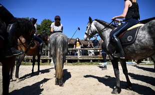 Les activités en plein air comme l'équitation posent moins de question à l'heure de la reprise.