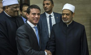 Le Premier ministre français avec le Grand Imam égyptien d'al-Azhar, Sheikh Ahmed al-Tayeb, le 11 octobre 2015 au Caire