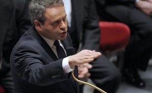 Le ministre du Travail et de la Santé Xavier Bertrand a déclaré mardi "vouloir tout savoir" sur les circonstances des suicides de quatre employés du CHRU de Lille, en soulignant cependant que cet établissement a "toujours été mobilisé sur ces questions".