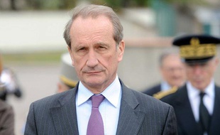 Le ministre de la Défense Gérard Longuet, le 14 avril 2011 en Moselle