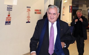 L'ex-Premier ministre UMP Jean-Pierre Raffarin a estimé que le président François Hollande était "imprudent" sur la réforme du mariage en prenant le risque de "diviser", ajoutant que le gouvernement donnait l'impression "de servir des clientèles".