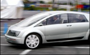Le ministre des Transports Dominique Perben a indiqué mardi avoir confié à l'ancien pilote de Formule 1, Jean-Pierre Beltoise, une mission de réflexion sur une modulation des tarifs de péages autoroutiers en fonction du degré de pollution des voitures.