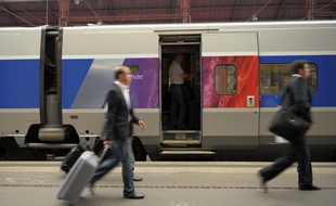 Un train en gare.