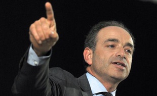 Le secrétaire général de l'UMP, Jean-François Copé, s'exprime durant une réunion publique, le 7 juin 2011 à Marcq-en-Baroeul (Nord).