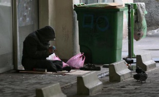 Environ 141.500 personnes, dont 30.000 enfants, étaient sans domicile début 2012 en France, soit une progression de près de 50% depuis 2001, selon une étude de l'Insee rendue publique mardi.