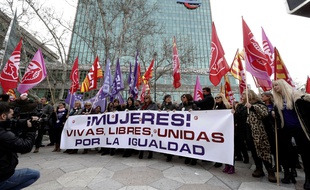 Les femmes se sont réunies dans toute l'Espagne (ici, à Saragosse) pour protester contre les inégalités qui persistent dans la société, le 8 mars 2018.