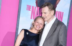 Le duo Liam Neeson et Pamela Anderson emporte l’adhésion familiale