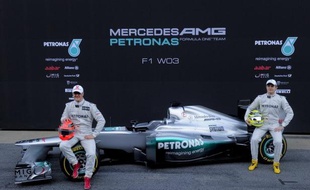 Mercedes a présenté mardi matin sur le circuit de Montmelo, près de Barcelone, sa nouvelle monoplace de Formule 1, la W03, avec laquelle Michael Schumacher et Nico Rosberg vont tenter de se rapprocher en 2012 des trois équipes de pointe, Red Bull, McLaren et Ferrari.