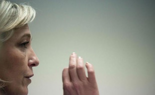 La présidente du Front national, Marine Le Pen, a indiqué vendredi à l'AFP que son projet économique tablait sur un "franc" situé entre 0,9 et 1,15 dollar, contre un euro aujourd'hui à environ 1,3 dollar, précisant ainsi le niveau éventuel de dévaluation qu'elle souhaite.
