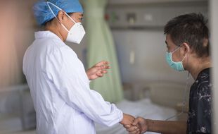 Un médecin à l'hôpital de Wuhan en juin 2020