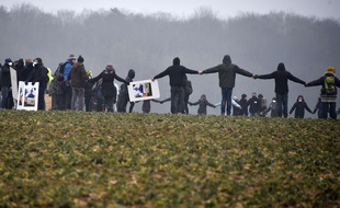 Des opposants au projet Cigéo tentent de revenir dans le bois Lejuc, épicentre de la contestation, le 3 mars 2018.