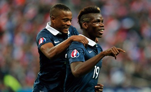 Paul Pogba et Patrice Evra au Stade de France le 11 octobre 2014.
