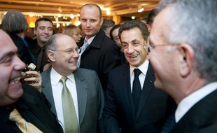 Nicolas Sarkozy et le préesident du Crif Richard Prasquier au dîner annuel de l'institution à Paris, le 2 mars 2009.