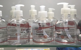 Le gel hydroalcoolique est désormais un accessoire indispensable...