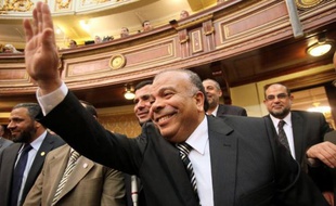 Un député issu des Frères musulmans a été massivement élu lundi président du l'Assemblée du peuple égyptienne lors d'une première séance de cette institution où les islamistes, désormais au coeur du jeu politique, possèdent près des trois-quarts des sièges.