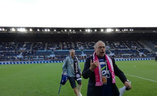 A la Meinau, Jean-Luc Filser, en habitué, arrive deux heures avant le coup d'envoi pour préparer l'animation de la rencontre.
