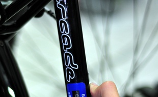Pour limiter les risques de vol de vélo, les autorités recommandent de le marquer avec le système Bicycode.