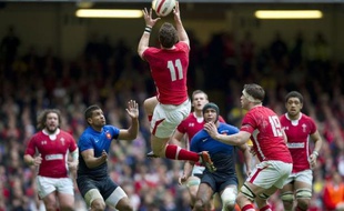 Le pays de Galles a réalisé le Grand Chelem dans le Tournoi des six nations samedi à Cardiff, le onzième de son histoire au terme d'une victoire difficile (16-9) contre le XV de France, qui finit en quatrième position, sa plus mauvaise performance depuis 2001.