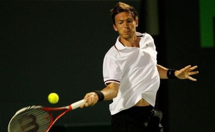 Le Français Nicolas Mahut a mis fin à la carrière de Fernando Gonzalez en dominant le Chilien de 31 ans, triple médaillé olympique, mercredi au 1er tour du Masters 1000 de Miami.