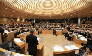 Le conseil régional de la nouvelle région Grand Est (ex-Alsace-Champagne-Ardenne-Lorraine) lors de l'élection de son président Philippe Richert.