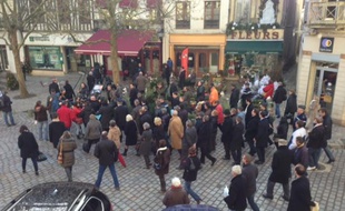 Manuel Valls en déplacement le 6 décembre 2013 à Sézanne (Marne) où un braqueur a été tué par un bijoutier la semaine d'avant.