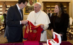 Le Premier ministre espagnol Mariano Rajoy a été lundi le premier chef de gouvernement européen à être reçu par le pape François, un entretien largement consacré à la crise de l'emploi et à la politique en Espagne en matière de mariage et de famille.