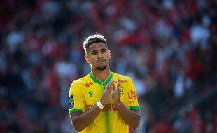 Ludovic Blas, le regard dans le vide après la nouvelle défaite concédée face au Stade Rennais dans le derby.