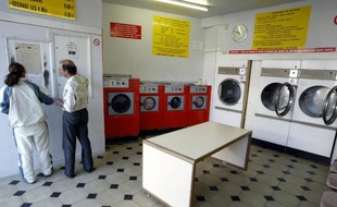 Une laverie automatique le 29 avril 2005 à Caussade