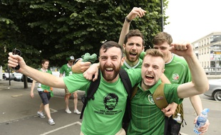 Des supporters irlandais avant le match de leur équipe contre la Suède, le 13 juin 2016 au Stade de France lors de l'Euro.