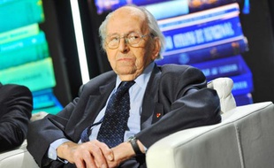 Le résistant francais Raymond Aubrac sur un plateau de France 5, le 24 mars 2011.