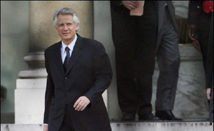 Pendant tout le week-end, M. de Villepin devait avoir "des consultations avec les ministres du pôle social et les présidents des groupes UMP", a-t-on indiqué dans l'entourage du Premier ministre.