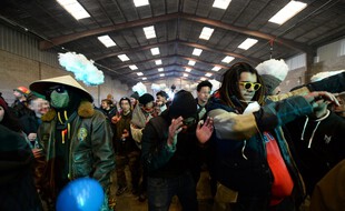 A la rave party du nouvel an à Lieuron.