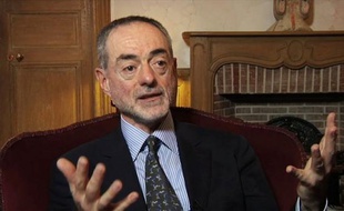 Jean-Jacques Augier, trésorier de la campagne de François Hollande en 2012, a assuré jeudi n'avoir tiré "aucun avantage fiscal particulier" des prises de participation de sa holding Eurane dans des sociétés enregistrées aux îles Caïmans, un paradis fiscal.
