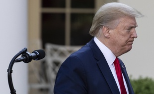 Donald Trump fait le point sur le coronavirus depuis les jardins de la Maison Blanche, le 27 avril 2020.