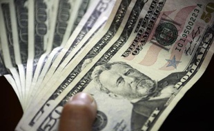 Une liasse de dollars le 16 juillet 2013 à Caracas