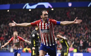 Godin marque face à la Juventus en Ligue des champions.